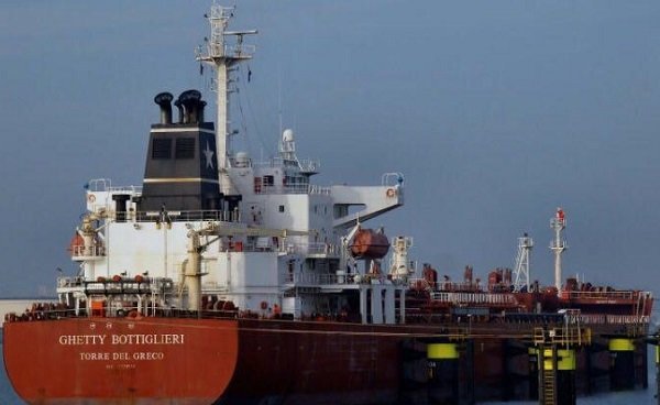 توقیف شناور خارجی با ۲ میلیون لیتر گازوئیل قاچاق در بوشهر