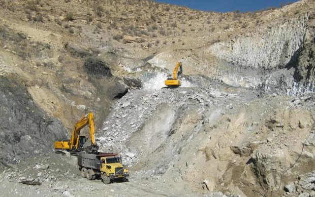 راه‌اندازی کارخانه تولید سیمان جدید در استان/ پایانه صادراتی مواد معدنی  از بنادر لاور ساحلی و خورشهاب