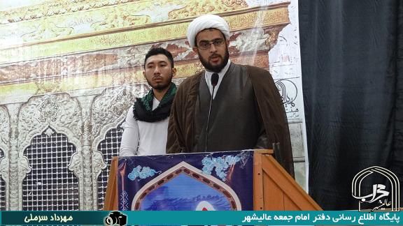 حضور جوان تازه مسلمان شده کشور کلمبیا در مراسم نماز جمعه شهر عالیشهر+عکس