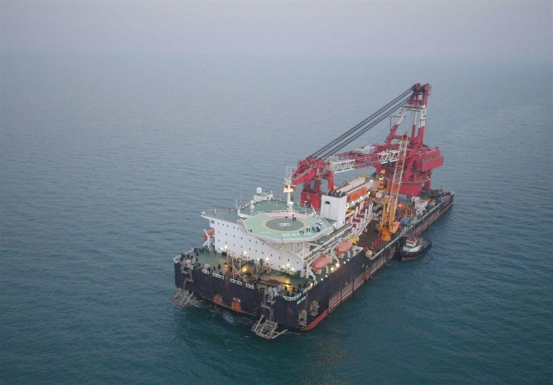 پایه‌های فلر فاز ۱۳ پارس جنوبی از صدرای بوشهر برای نصب بارگیری شد+ تصاویر