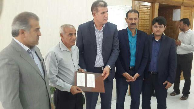 پرداخت غرامت یکی از لنجهای سوخته شده کنگان از طرف بیمه ایران+عکس