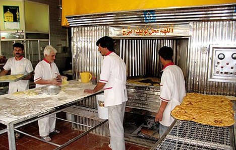تعطیلی زودهنگام برخی نانوایی‌ها در بوشهر