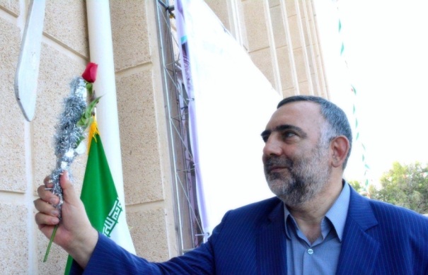 هفته کتاب در کشور از ساحل خلیج‌فارس در بوشهر پایتخت کتاب ایران آغاز شد+تصویر