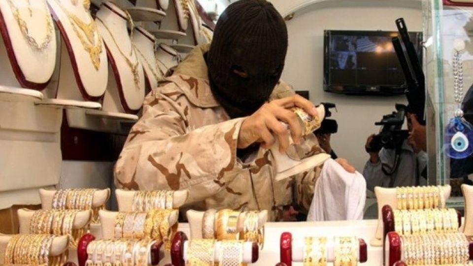 سرقت مسلحانه از طلا فروشی در چغادک/ دستگیری یک مظنون+عکس