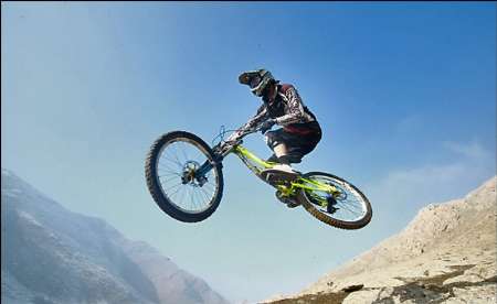 مسابقه دوچرخه سواری کوهستان در دیر برگزار شد