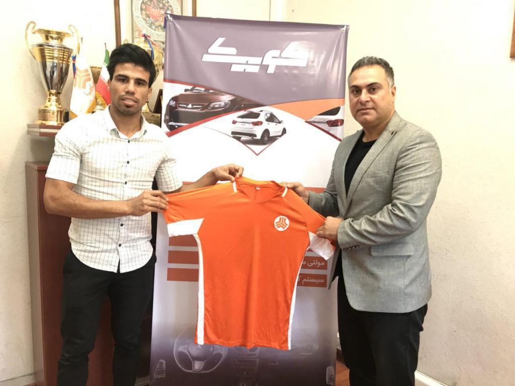 مهاجم  کنگانی شاگرد علی دایی شد+عکس