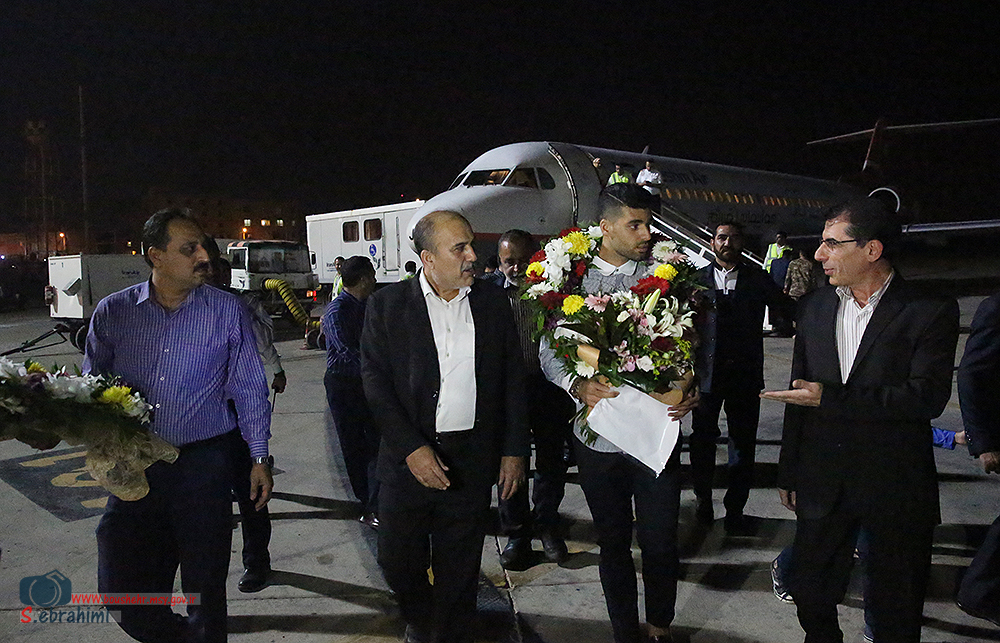 استقبال پرشور مردم از بازیکن بوشهری/گلایه از وضعیت موجود در بوشهر