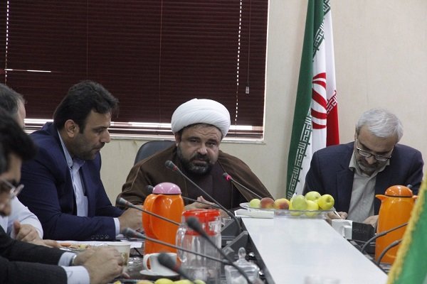 بیکاری جوانان جزیره خارگ زیبنده نیست/مسئولان ارشد استان نگاه ویژه ای به مسائل جزیره خارگ دارند