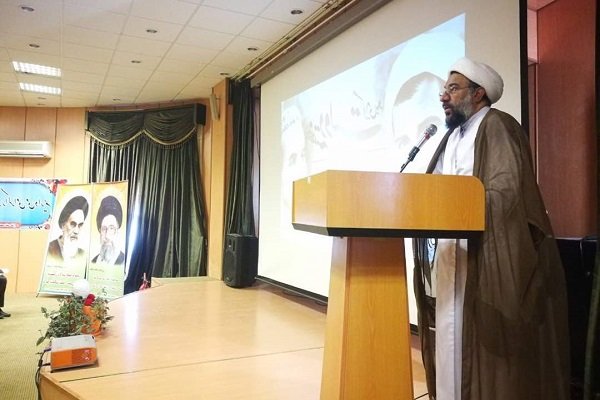 امام جمعه خارگ:هرکس در جزیره باید کار خودش را انجام دهد