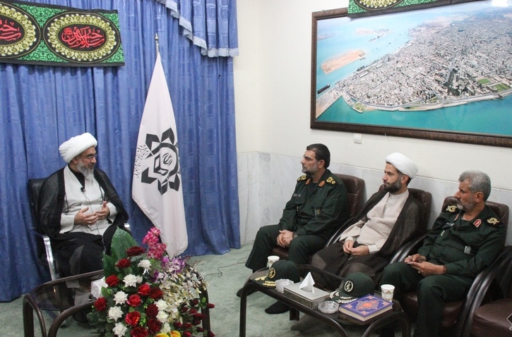 امام جمعه بوشهر:دانشکده‌های تخصصی در نیروی دریایی سپاه ایجاد شود