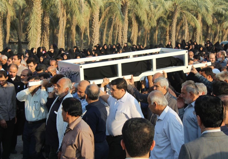 پیکر مادر شهید اسماعیل رزمجو در دشتستان تشییع و خاکسپاری شد