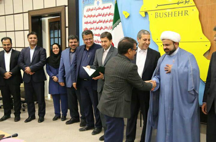 شهردار جدید بوشهر رسما کار خود را آغاز کرد+عکس