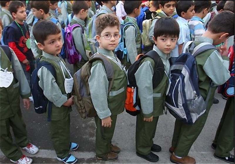 مدارس بوشهر حق تغییر لباس فرم دانش آموز را ندارند