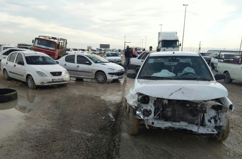 برخورد دو دستگاه خودرو در محور بوشهر دو مجروح بر جا گذاشت+عکس