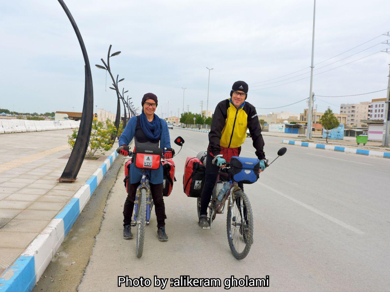 گردشگران آلمانی در بندر گناوه+عکس
