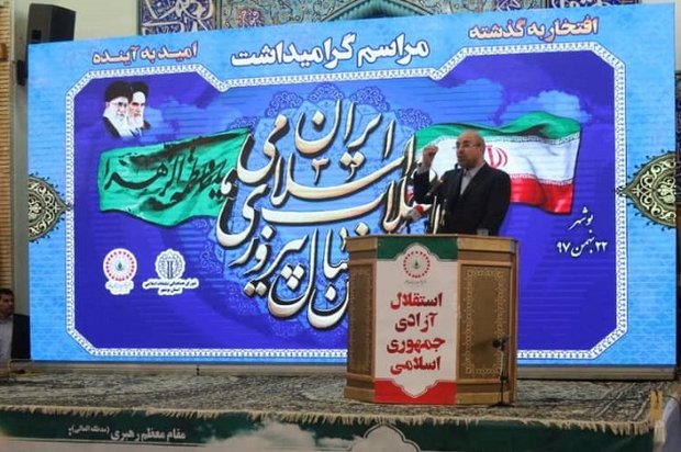 قالیباف: مشکلات با تکیه بر داخل حل می‌شود