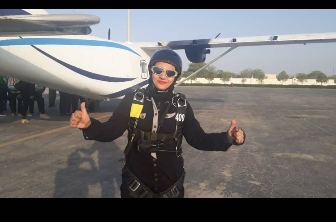 اولین بانوی چترباز سقوط آزاد استان در ورزش های هوایی