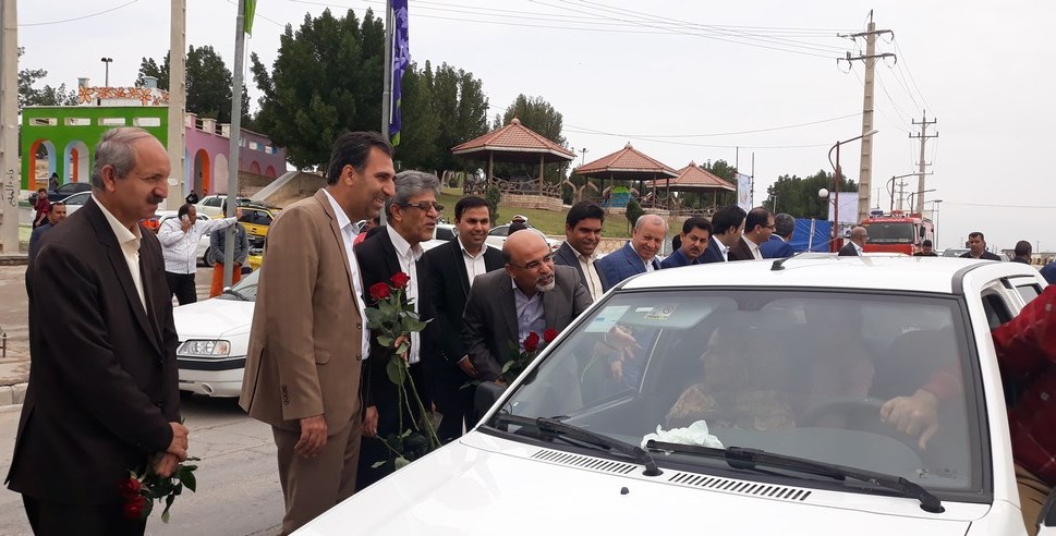 استقبال از مسافرین نوروزی در برازجان+عکس