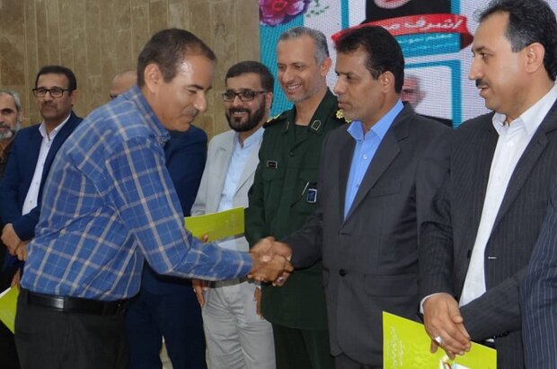 ۱۸۵۰ معلم شهرستان دشتی تجلیل شدند