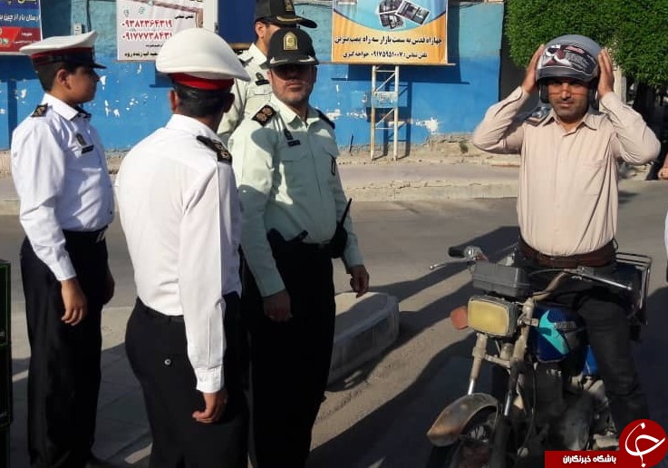 کلاهی که پلیس گناوه بر سر موتور سواران گذاشت