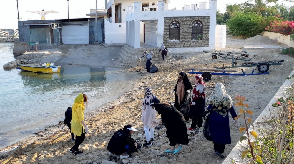 پاکسازی ساحل بوشهر به مناسبت روز جهانی دریاها و اقیانوس‌ها+تصویر