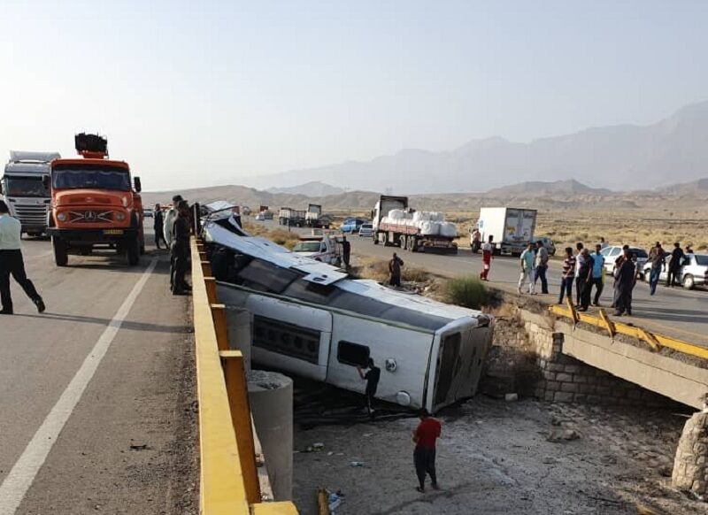 واژگونی اتوبوس بوشهری ها در راه کازرون