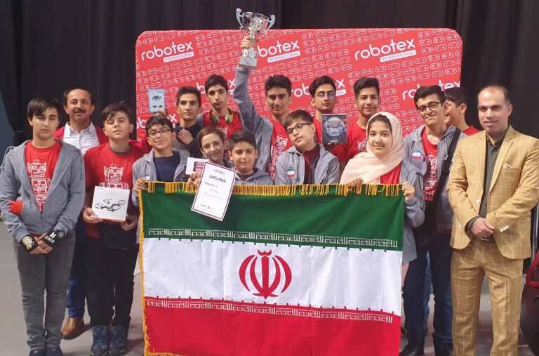 قهرمانی تیم رباتیک گناوه در فنلاند