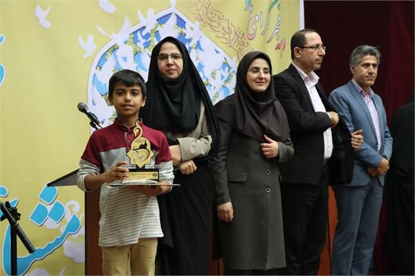 نوجوان دیری نفر اول جشنواره مشاعره دانش آموزی رضوی شد