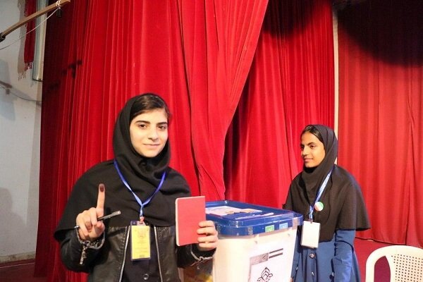 تشکیل نخستین پارلمان دانش‌آموزی استان