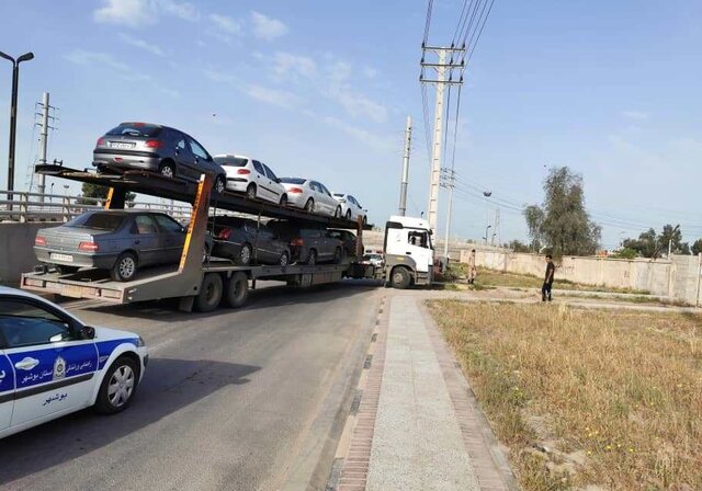 مسافرانی که هوایی به بوشهر آمدند و ماشین هایشان زمینی به بوشهر انتقال داده‌اند+فیلم
