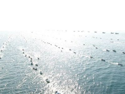 رژه بزرگ شناوری بسیج دریایی در عسلویه
