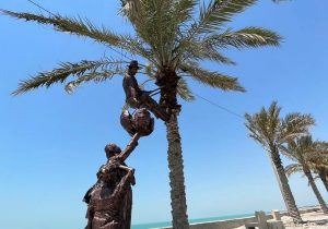 المان «خانواده باغبان» در ساحل بوشهر نصب شد+عکس