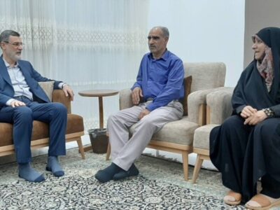 دیدار معاون رئیس‌جمهور با خانواده مهدی طارمی در بوشهر+عکس