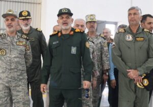 بازدید جانشین ستاد کل نیروهای مسلح از پایگاه هوایی بوشهر