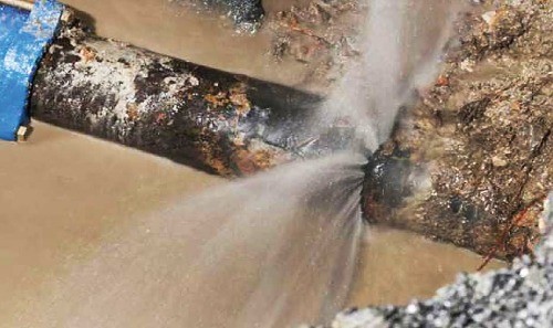 ۴۰ درصد آب بوشهر در لوله‌ها گم می‌شود!