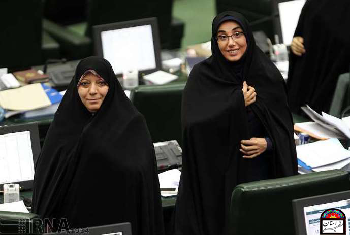 ژست خانم نماینده در مجلس+عکس