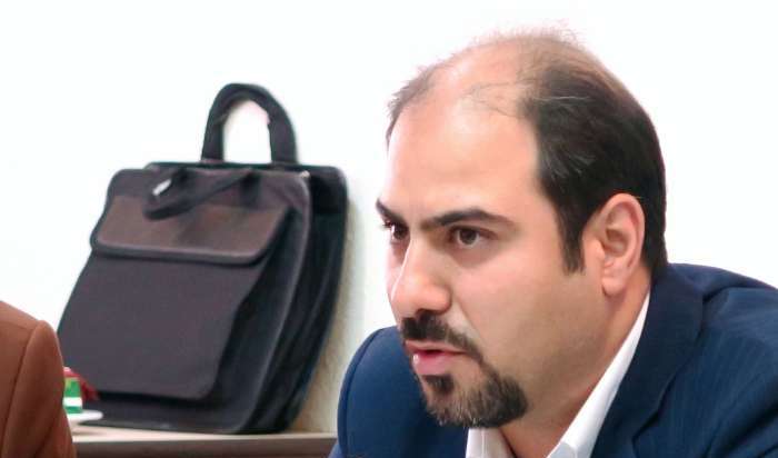 تهیه بیلبوردهای شیشه‌ای برای معرفی مفاخر ادبی و علمی استان