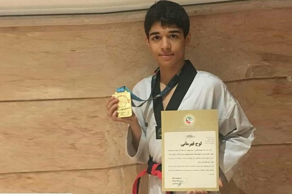 دانش‌آموز بوشهری قهرمان مسابقات تکواندو کشور شد+عکس
