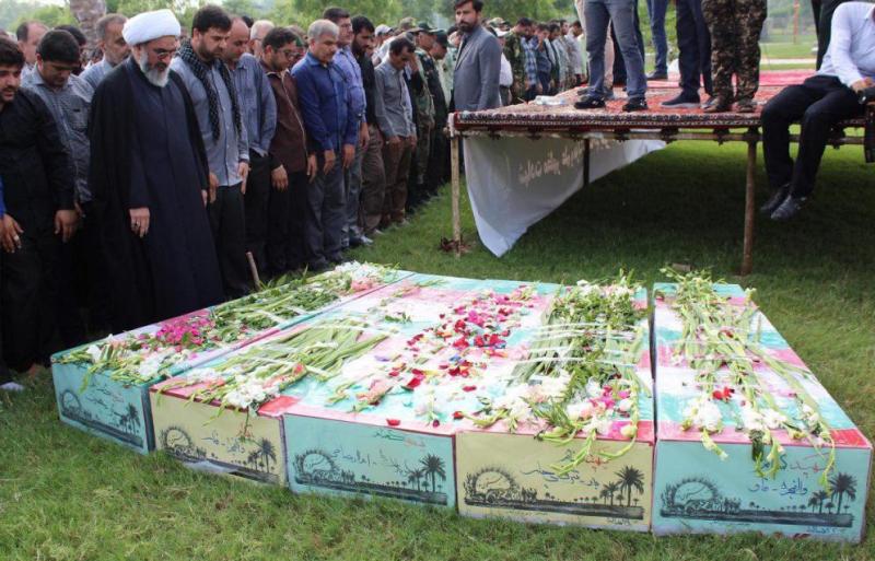 پیکر پاک ۷ شهید گمنام در شهر بوشهر تشییع و به خاک سپرده شدند