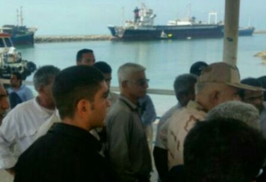 تردد دریایی مسافران گناوه به خارگ از سر گرفته شد