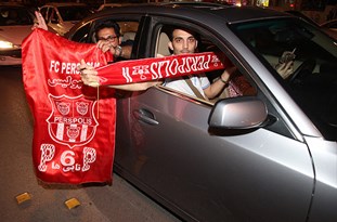 جشن در شرجی بالا در شب پیروزی و صعود در خیابان‌های بوشهر