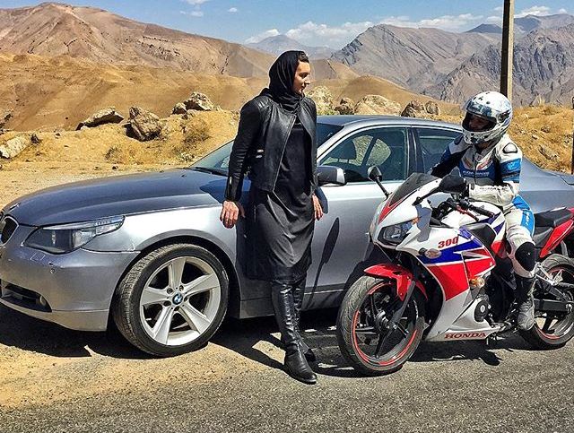 عروس بوشهر موتورسواری یاد می گیرد +عکس
