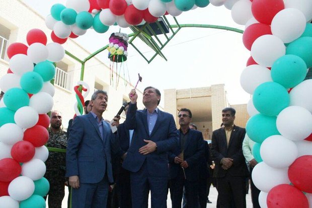 زنگ آغاز سال تحصیلی در دشتستان نواخته شد+عکس