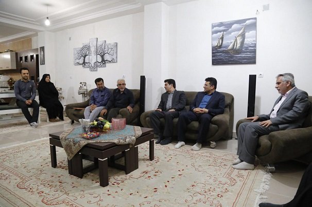 سرپرست دانشگاه علوم پزشکی بوشهر از خانواده شهید و پیشکسوت دفتع مقدس دیدار کرد+تصویر