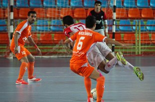 وحدت کاکی قهرمان مسابقات فوتسال مناطق غرب کشور شد