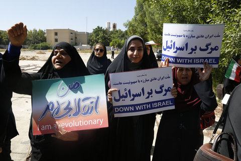 اعتراض دانشگاهیان دانشگاه علوم پزشکی بوشهر به یاوه‌گویی‌های ترامپ+عکس