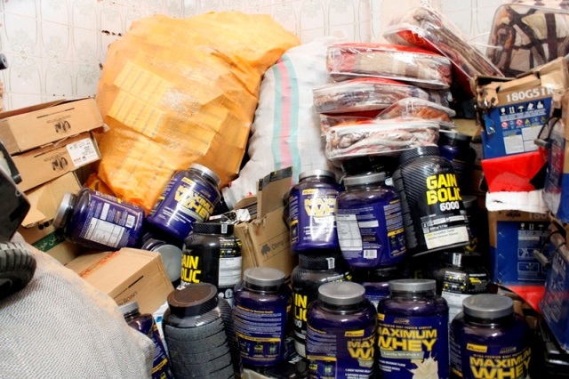 کشف انبار دپوی کالای قاچاق در کنگان