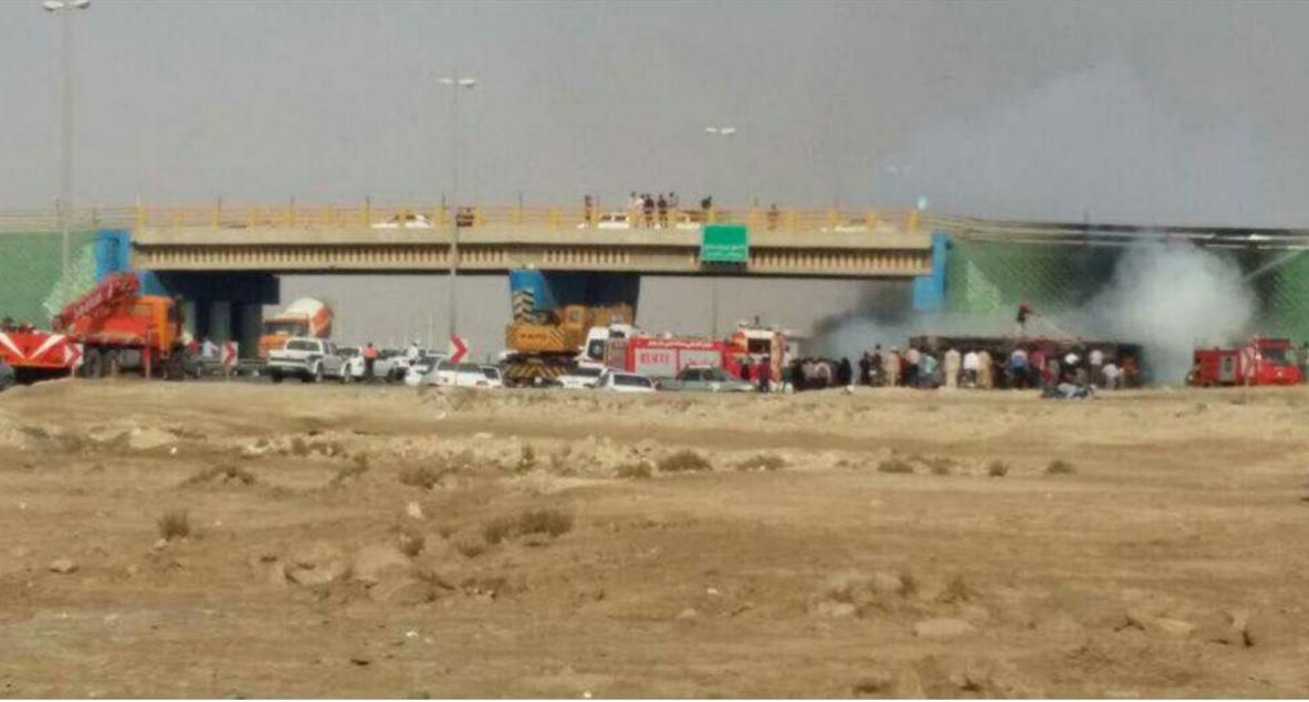 برخورد تریلر و پراید در بزگراه بوشهر-برازجان سه مجروح به جا گذاشت+عکس