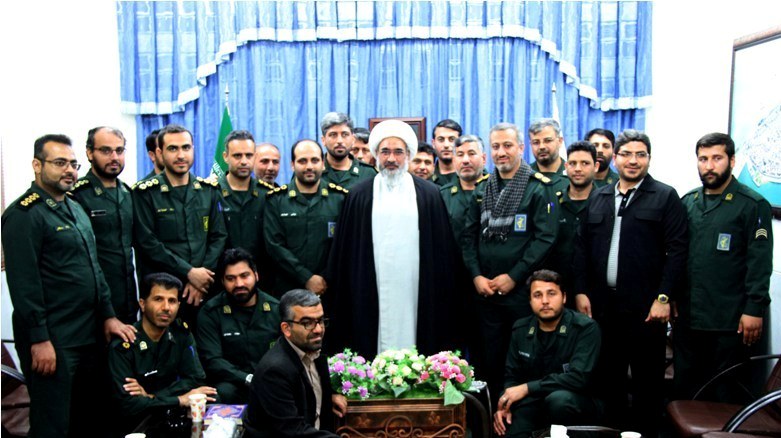دیدار امام جمعه بوشهر با کارکنان یگان سپاه حفاظت فرودگاه در بوشهر+عکس