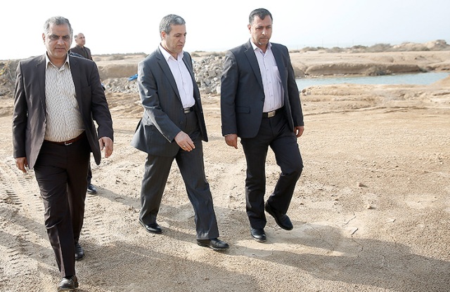 بازدید استاندار از اراضی شهرک صنعتی دریایی بوشهر جهت ساخت آبشرین کن